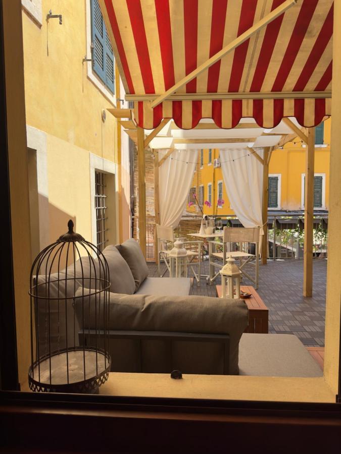 Napule...E Apartments Peschiera del Garda Bagian luar foto