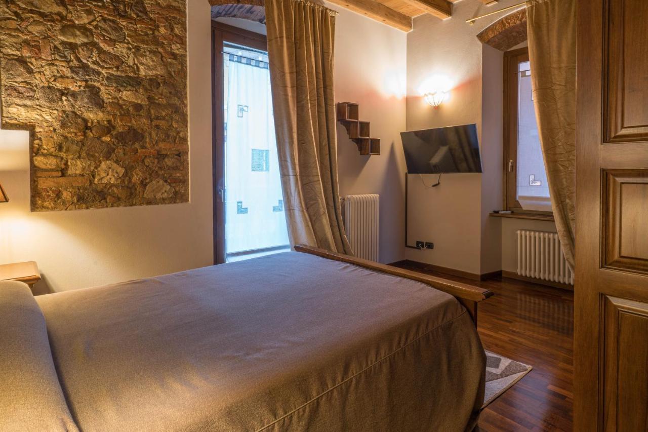 Napule...E Apartments Peschiera del Garda Bagian luar foto
