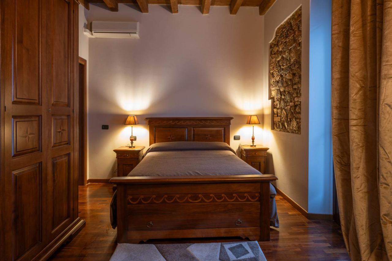 Napule...E Apartments Peschiera del Garda Bagian luar foto